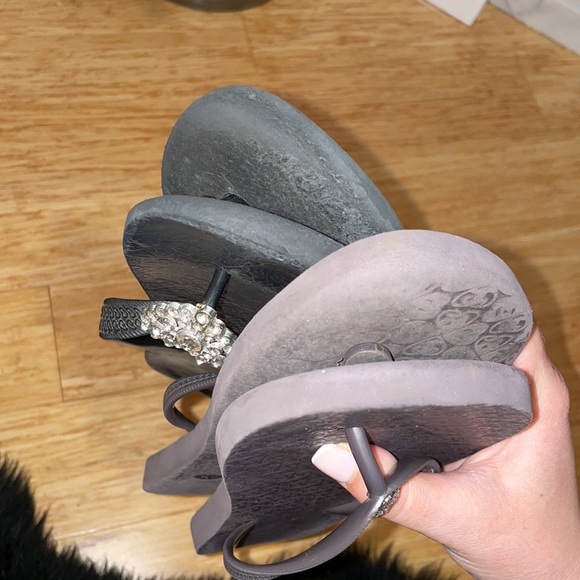 Twisted Heart Flip flops.   Two pairs.  size 7. Brown and black - Picture 4 of 4